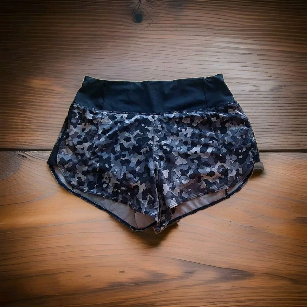 Athleta Running Free Printed Shorts Black Gray Camo Size S